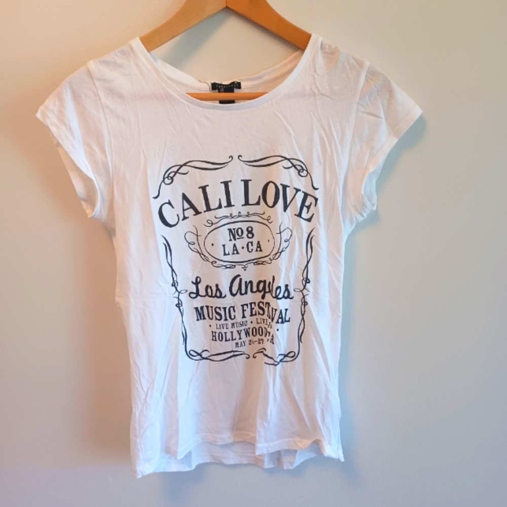 Forever 21 T- Shirt